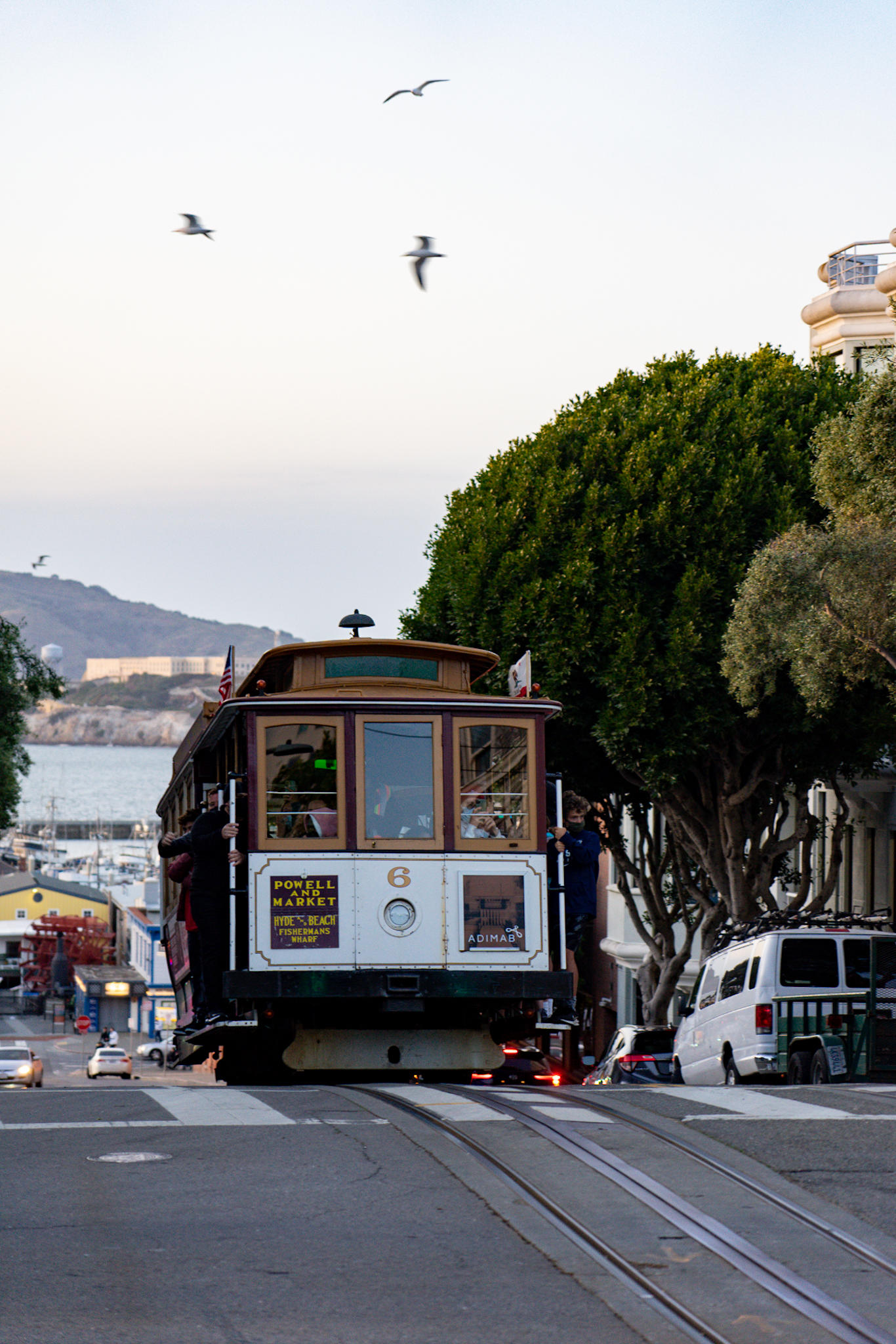 Die Straßen von San Francisco – per cable car